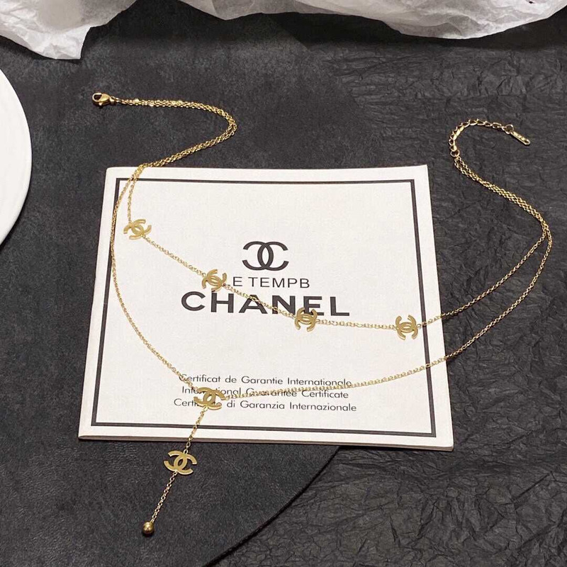 Ch*el logo necklace gold