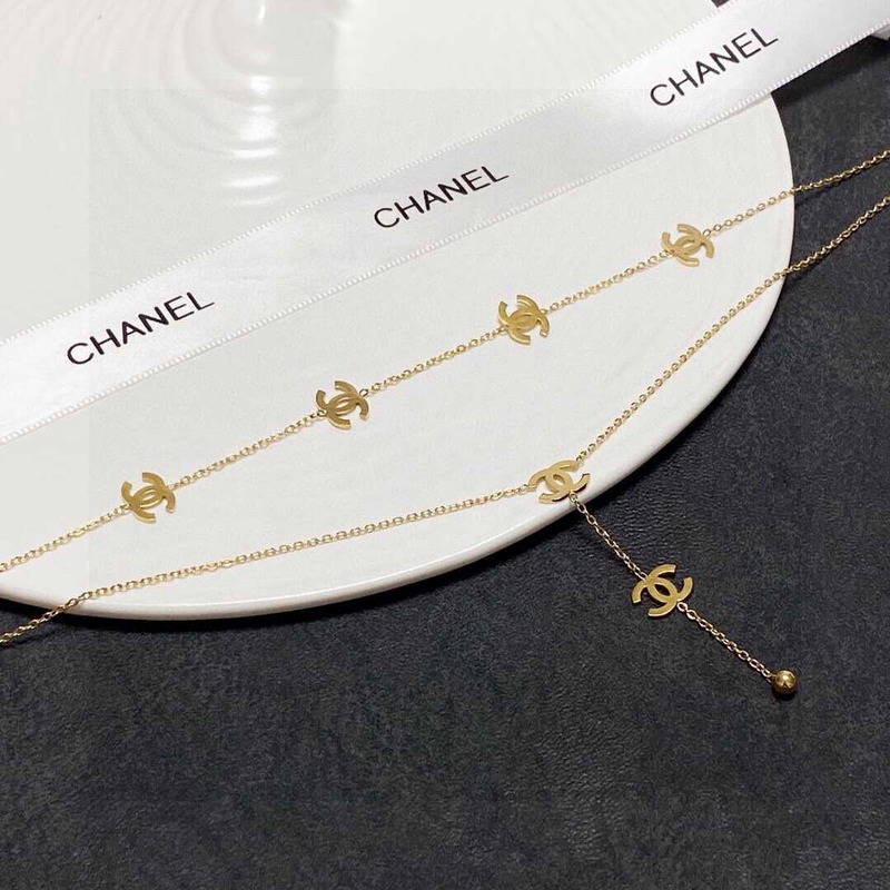 Ch*el logo necklace gold