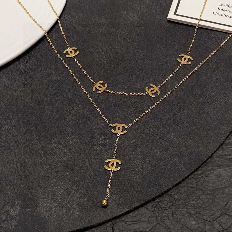 Ch*el logo necklace gold