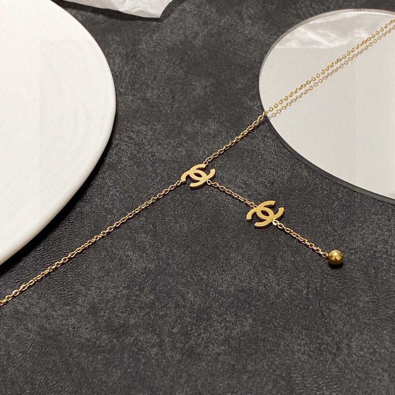 Ch*el logo necklace gold