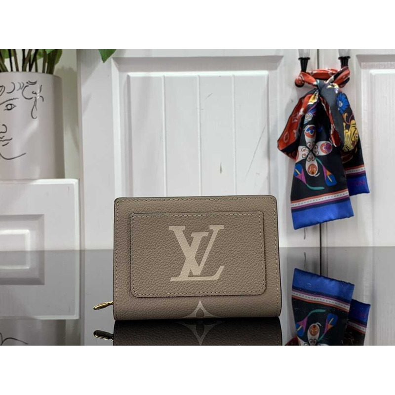 l**is V*t*n capucines xs wallet cream