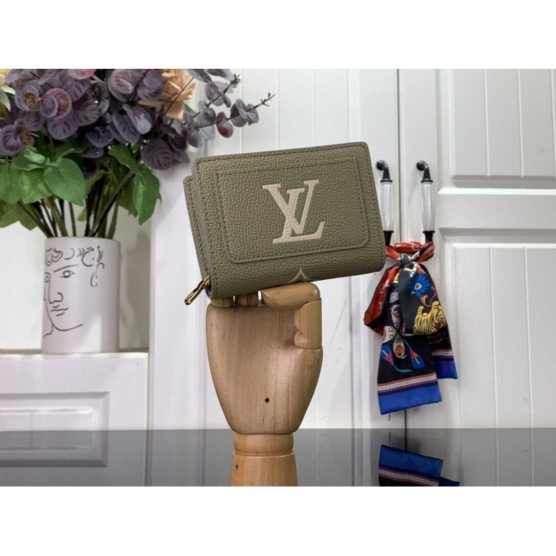 l**is V*t*n capucines xs wallet green