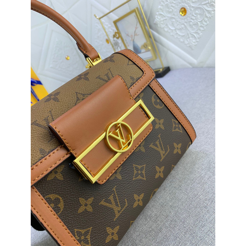 l**is V*t*n dauphine capitale monogram reverse