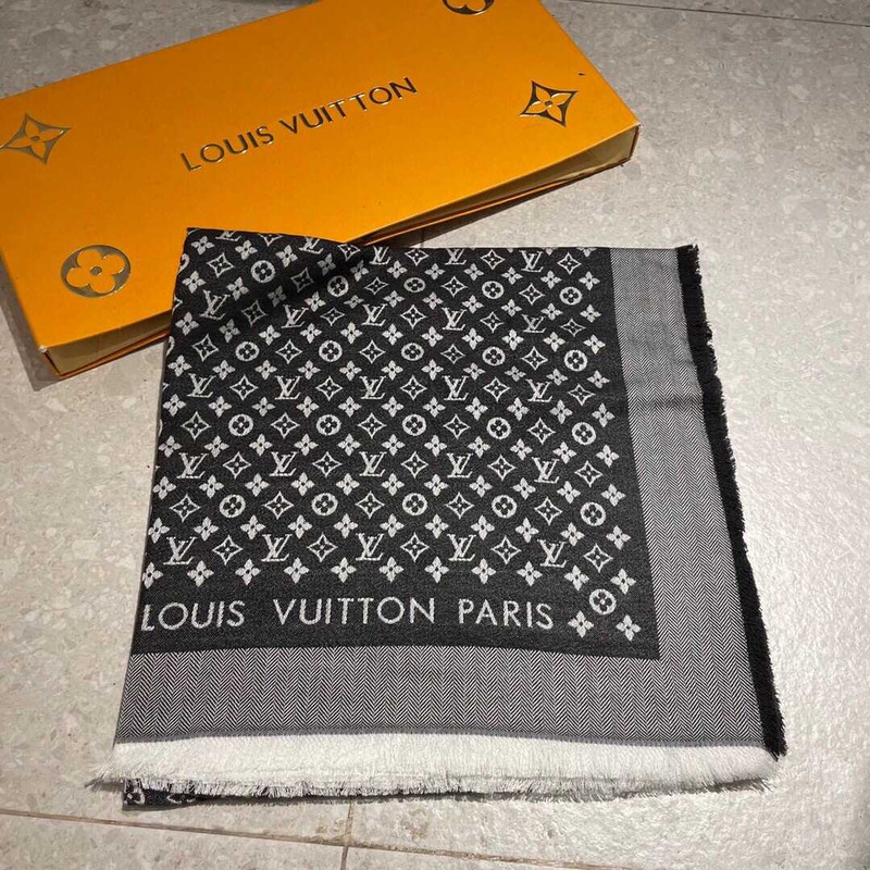 l**is V*t*n monogram scarf black