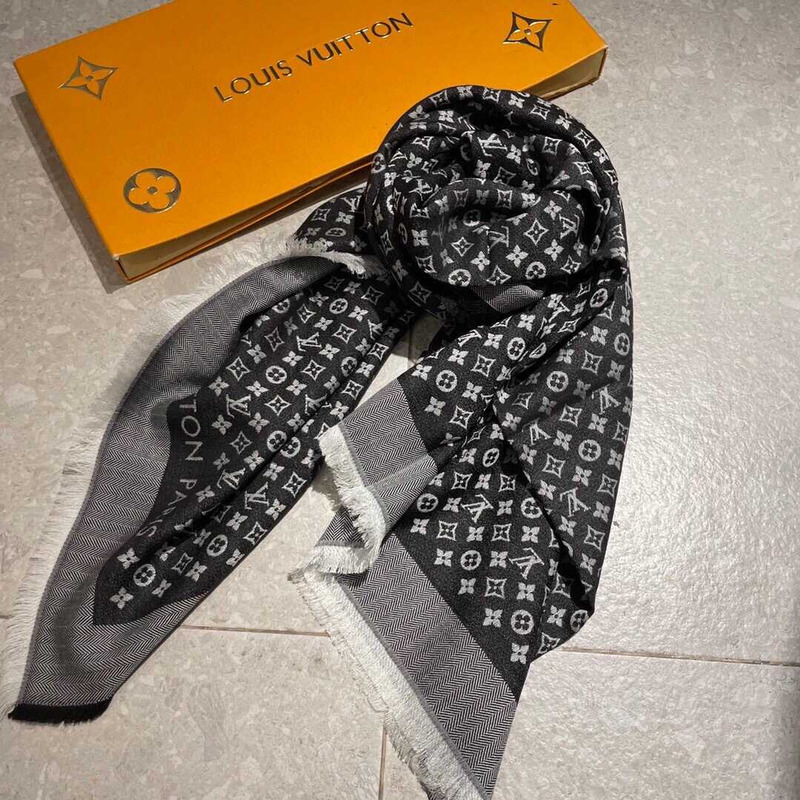 l**is V*t*n monogram scarf black