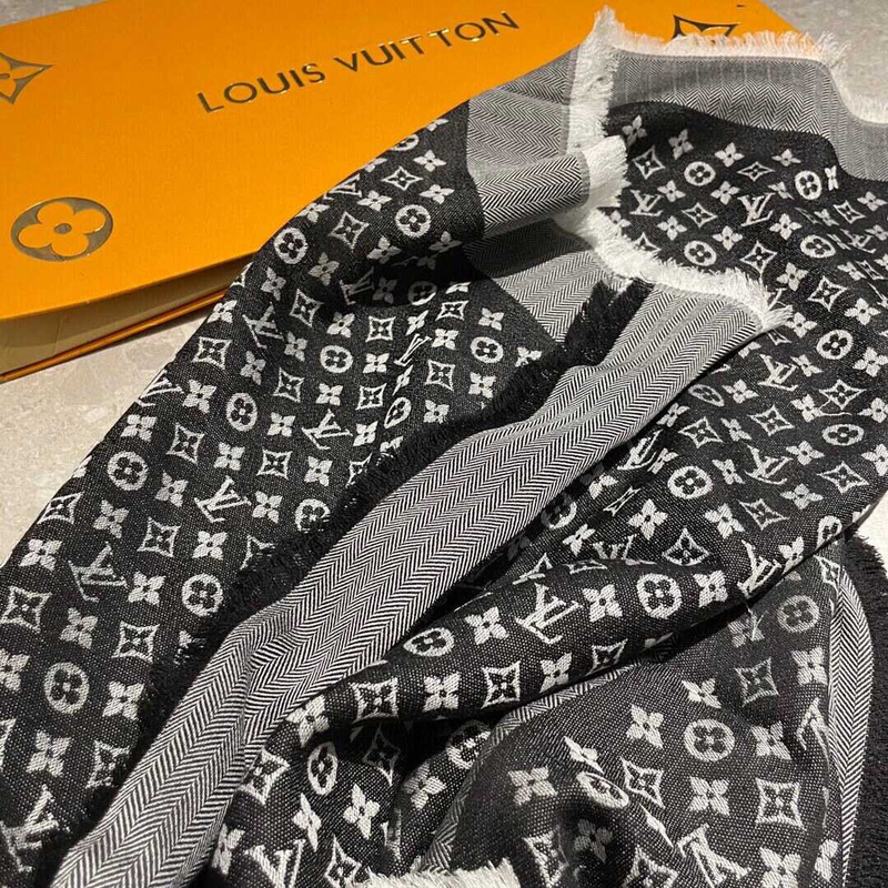 l**is V*t*n monogram scarf black