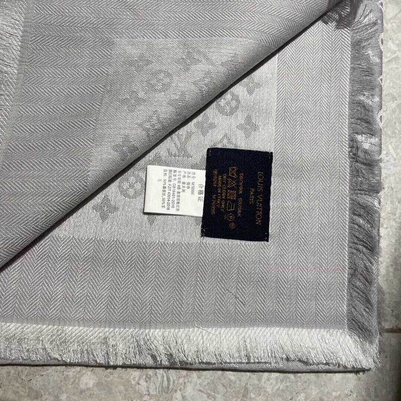 l**is V*t*n monogram scarf grey