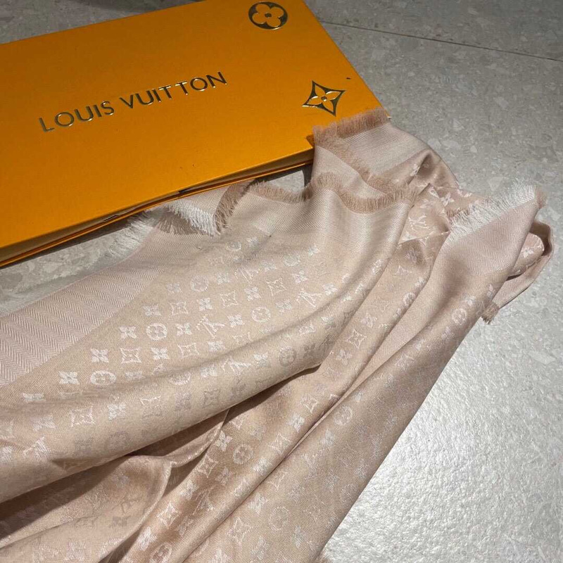 l**is V*t*n monogram scarf beige