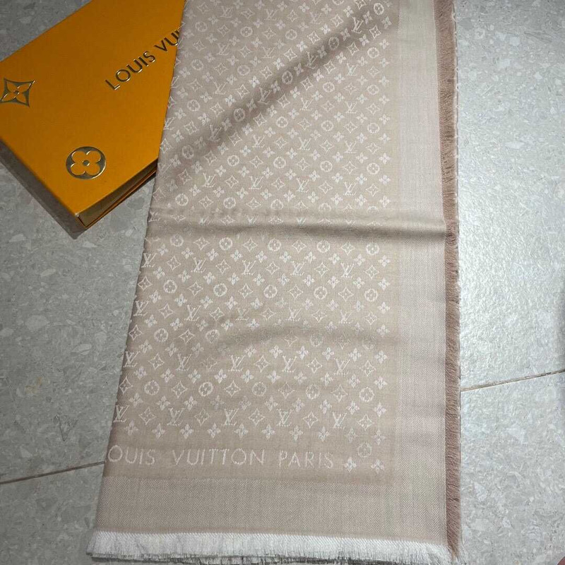 l**is V*t*n monogram scarf beige