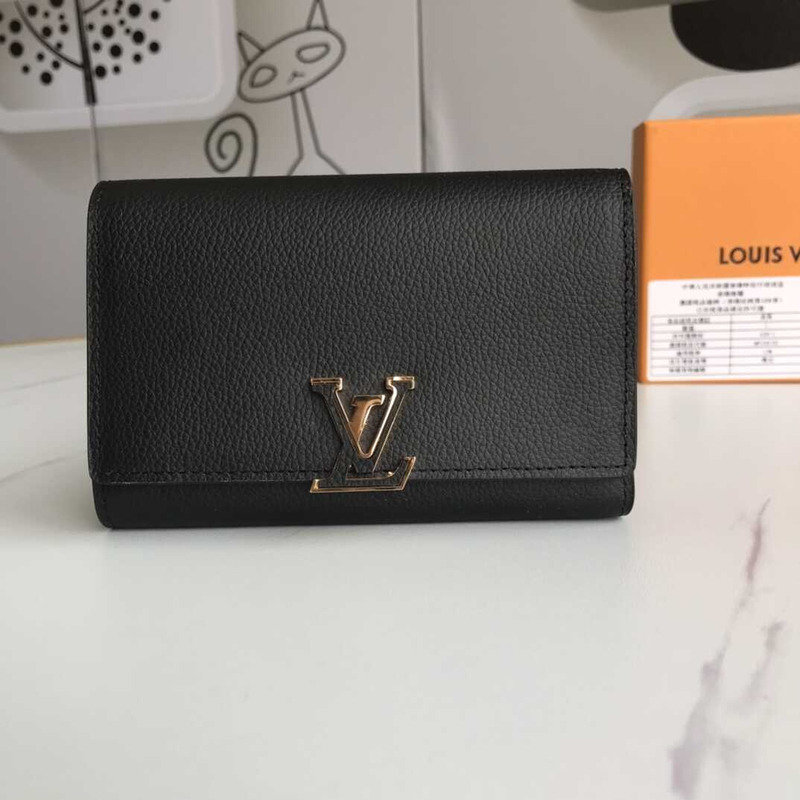 l**is V*t*n capucines wallet black