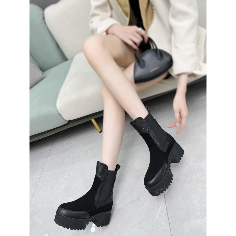 l**is V*t*n naplack mid chelsea boot black