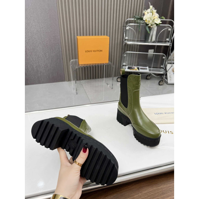 l**is V*t*n mid chelsea boots army green