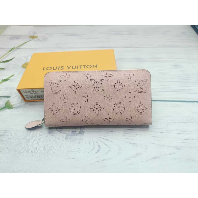 l**is V*t*n zippy wallet nude pink