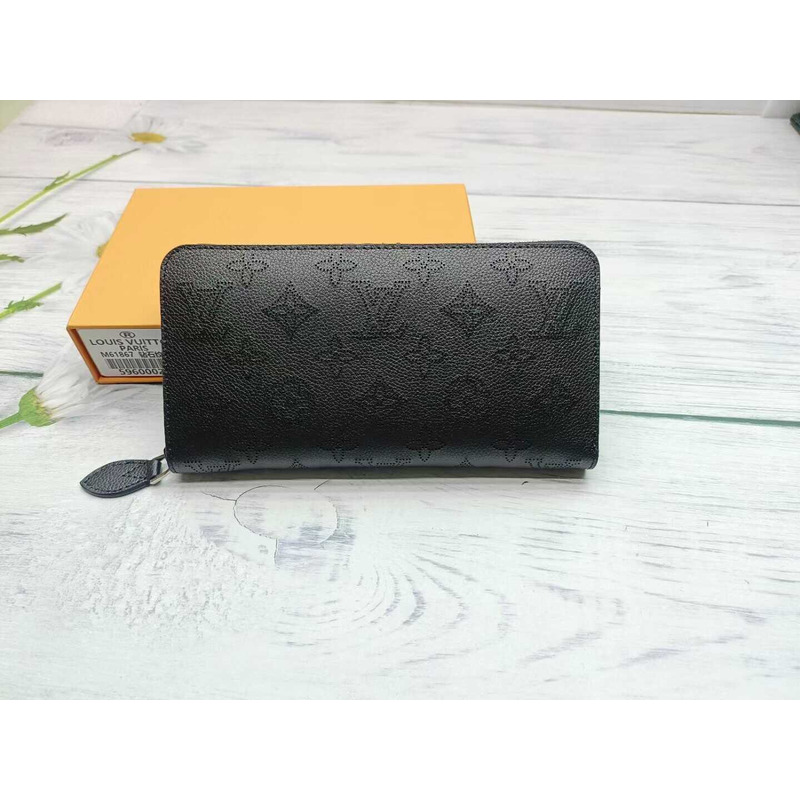 l**is V*t*n zippy wallet black