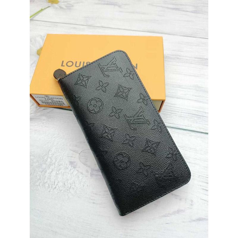 l**is V*t*n zippy wallet black