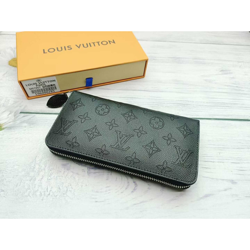 l**is V*t*n zippy wallet black