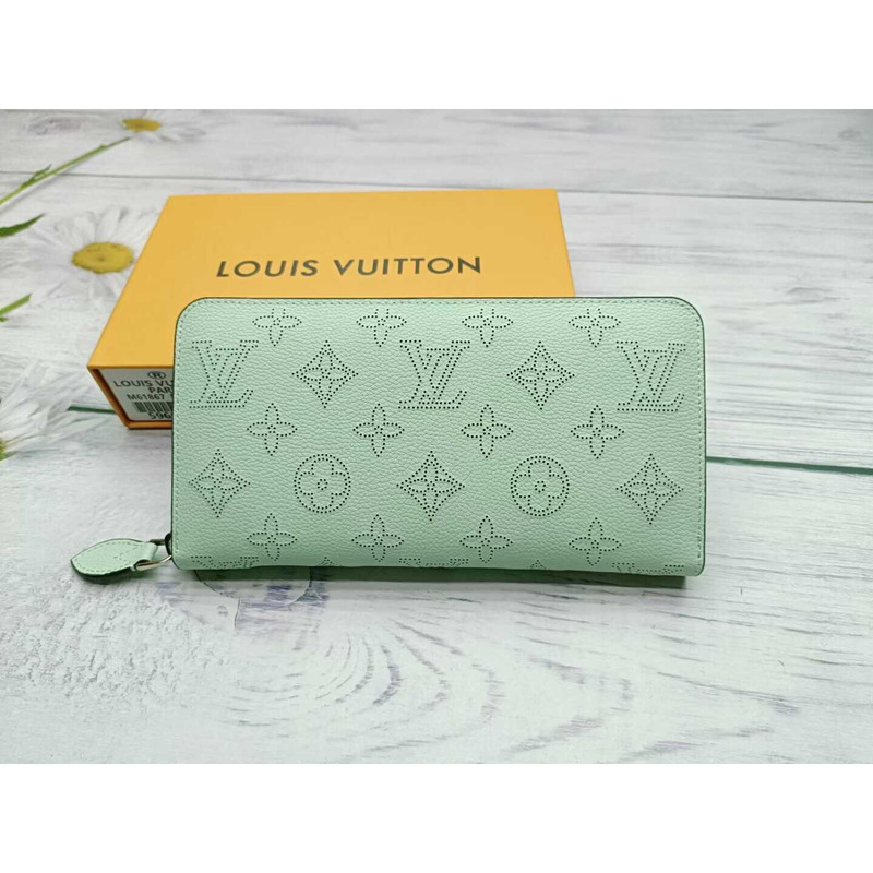 l**is V*t*n zippy wallet green