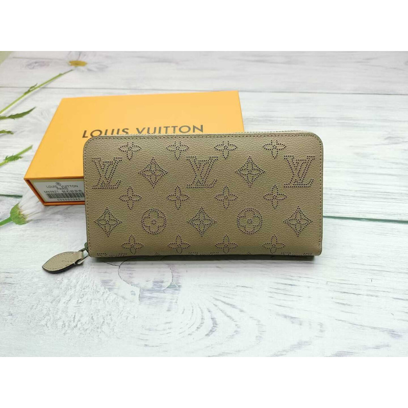 l**is V*t*n zippy wallet brown