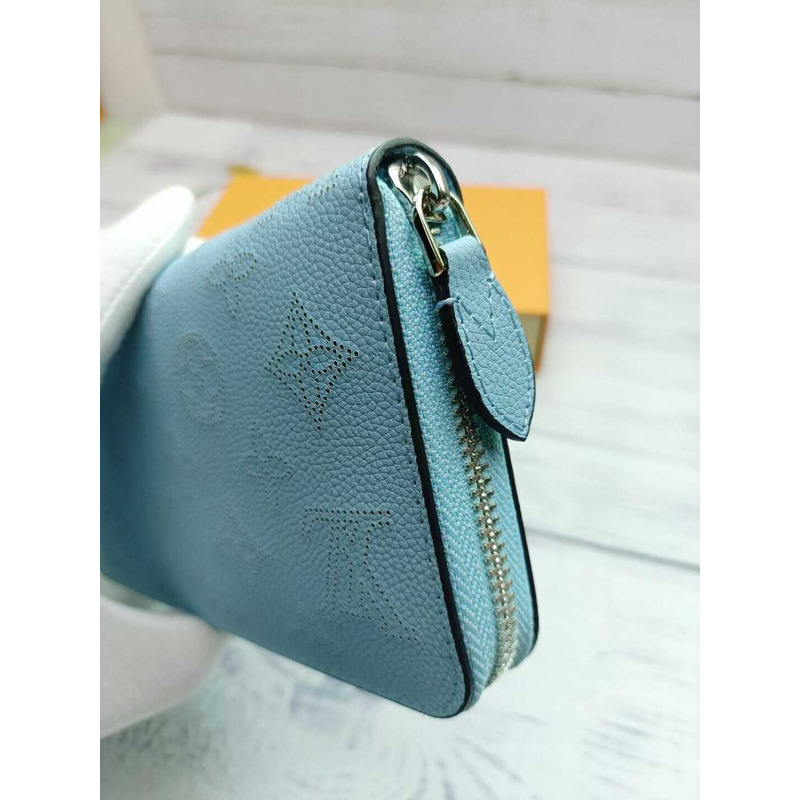 l**is V*t*n zippy wallet blue