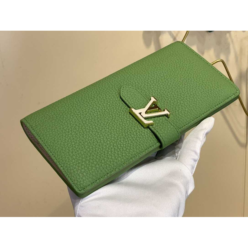 l**is V*t*n taurillon wallet green