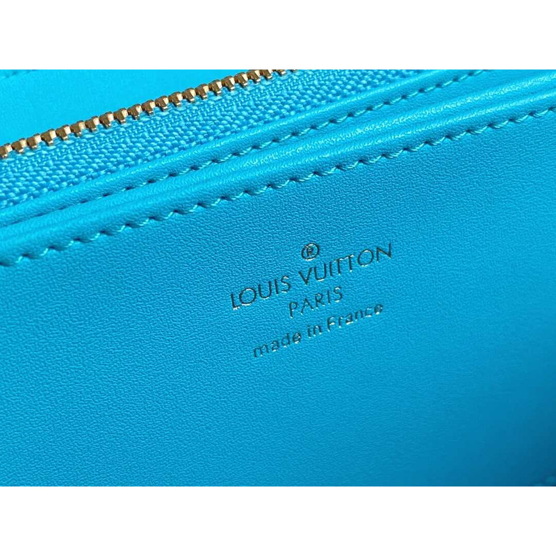 l**is V*t*n  zippy wallet blue