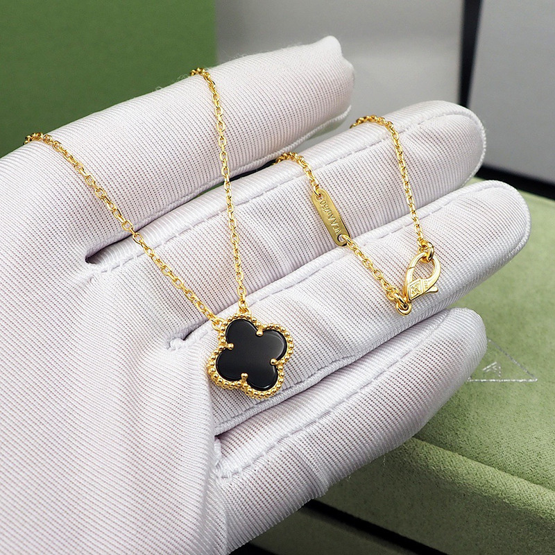 Van Cleef & ArPels  Yellow Gold Black Onyx Vintage Alhambra Pendant Necklace