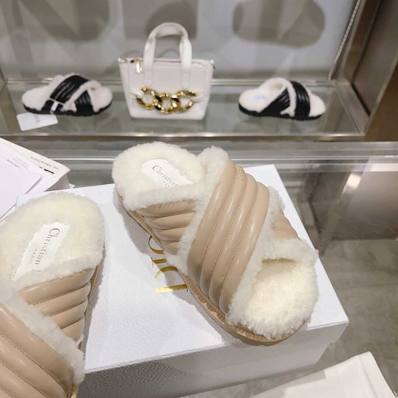 D*or ch**an d-cross slide beige