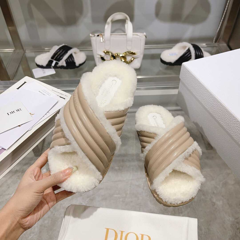 D*or ch**an d-cross slide beige