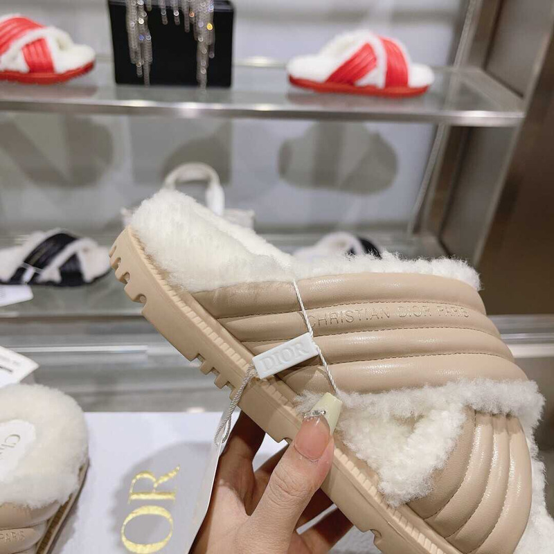 D*or ch**an d-cross slide beige