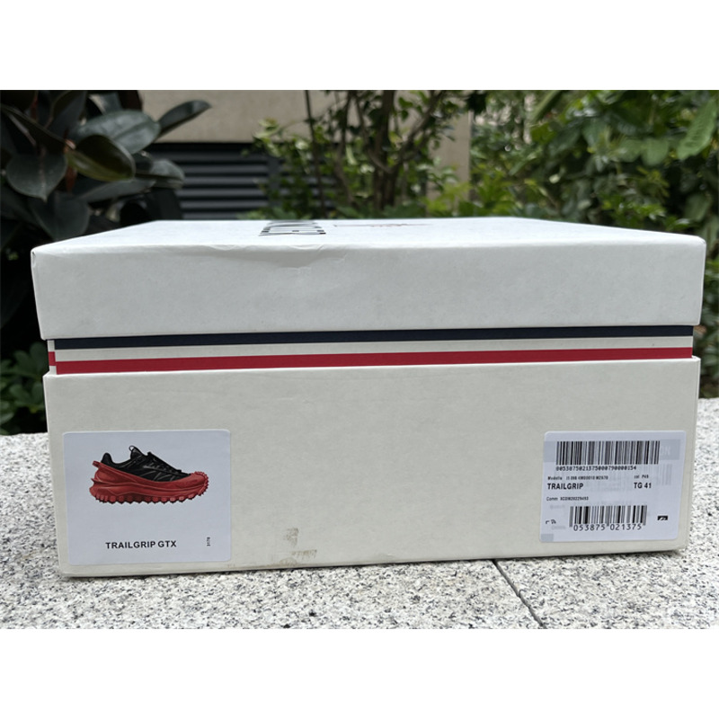 Moncler Trailgrip GTX Low-Top Sneakers Black And Red