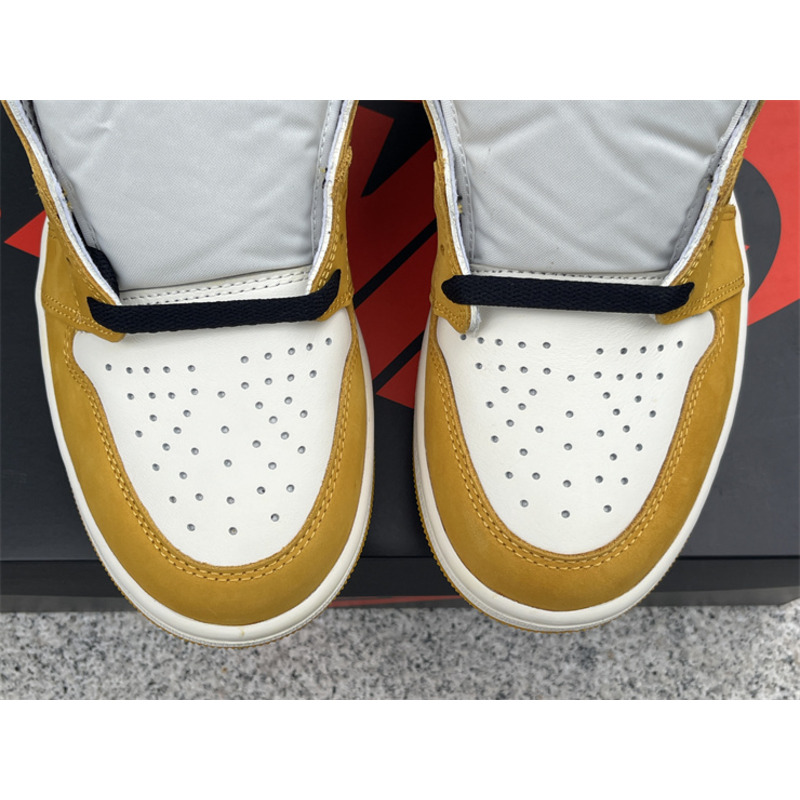 Air Jordan 1 High OG Yellow Ochre