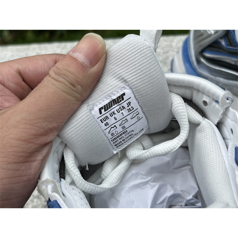 Ba*len*cia*ga runner sneaker white and blue