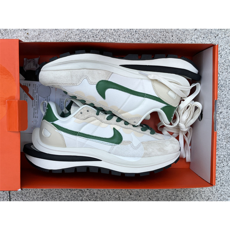 NikeSacai x VaporWaffle “Tour” Sneaker White And Green