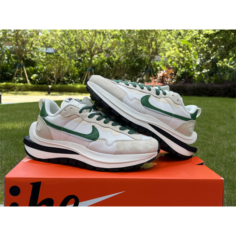 NikeSacai x VaporWaffle “Tour” Sneaker White And Green