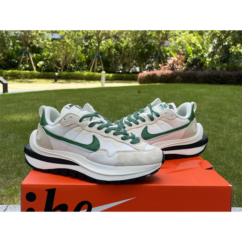 NikeSacai x VaporWaffle “Tour” Sneaker White And Green