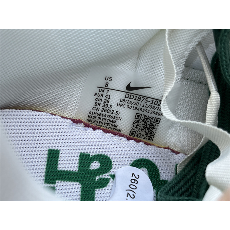 NikeSacai x VaporWaffle “Tour” Sneaker White And Green