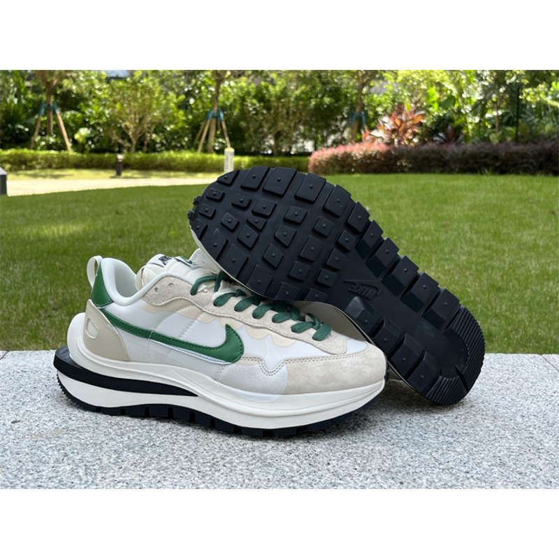 NikeSacai x VaporWaffle “Tour” Sneaker White And Green