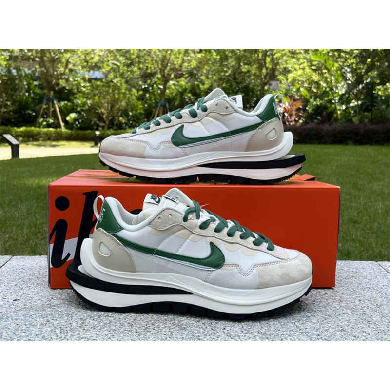 NikeSacai x VaporWaffle “Tour” Sneaker White And Green