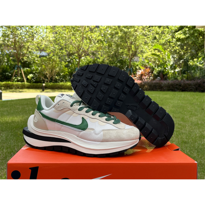 NikeSacai x VaporWaffle “Tour” Sneaker White And Green