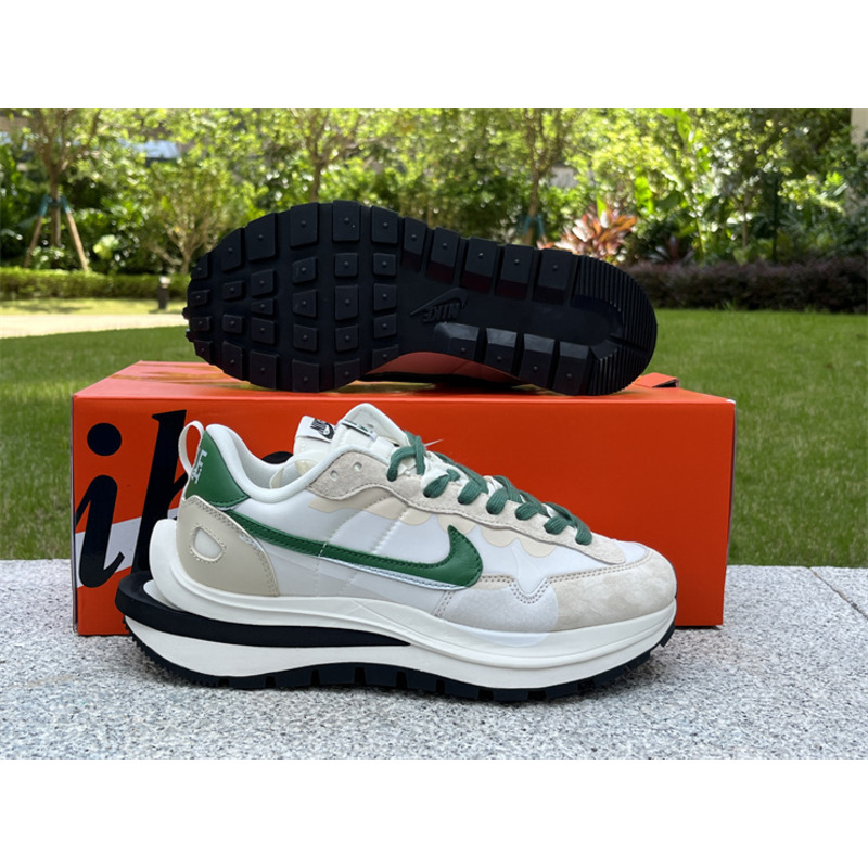 NikeSacai x VaporWaffle “Tour” Sneaker White And Green