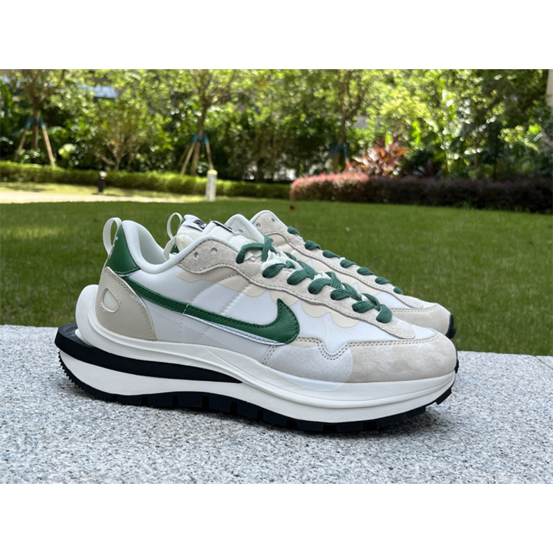 NikeSacai x VaporWaffle “Tour” Sneaker White And Green