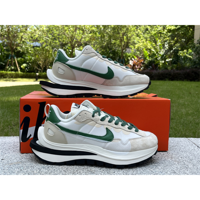 NikeSacai x VaporWaffle “Tour” Sneaker White And Green