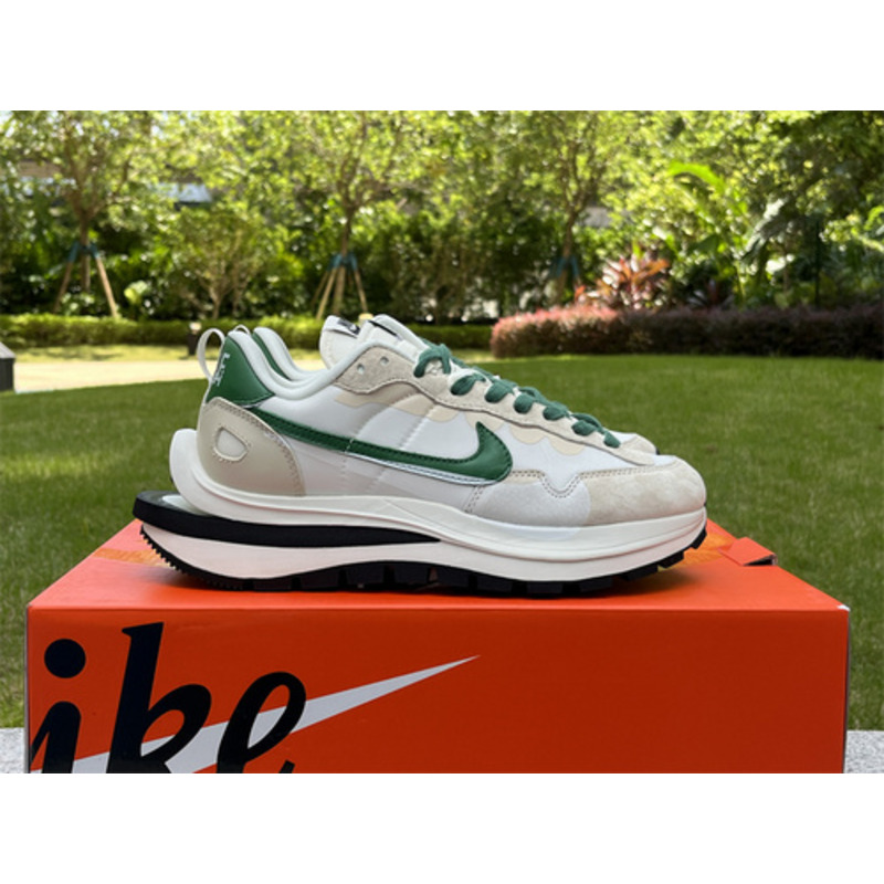 NikeSacai x VaporWaffle “Tour” Sneaker White And Green