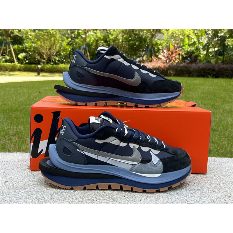 NikeSacai x VaporWaffle “Tour” Sneaker Dark Blue