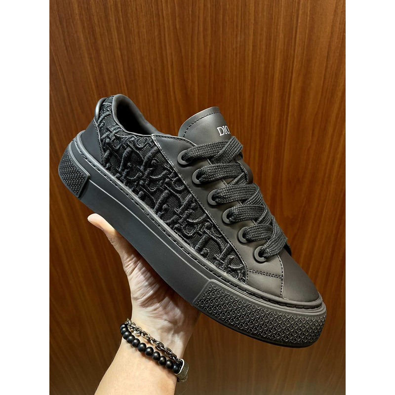 D*or b33 limited and numbered sneaker black smooth calfskin and D*or oblique raised embroidery