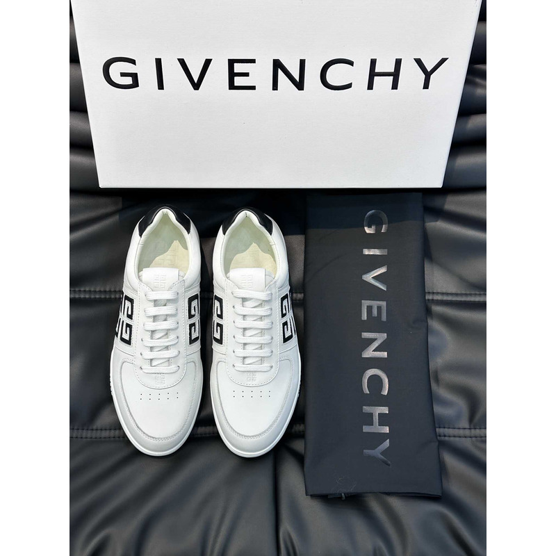 Givenchy G4 Low Top Sneakers Black And White