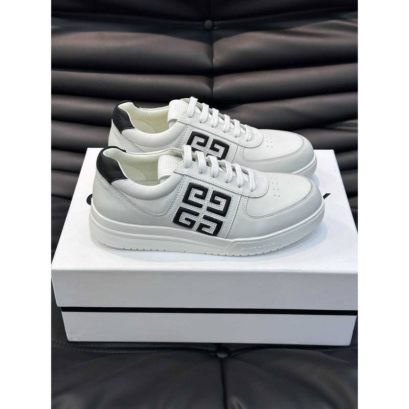 Givenchy G4 Low Top Sneakers Black And White