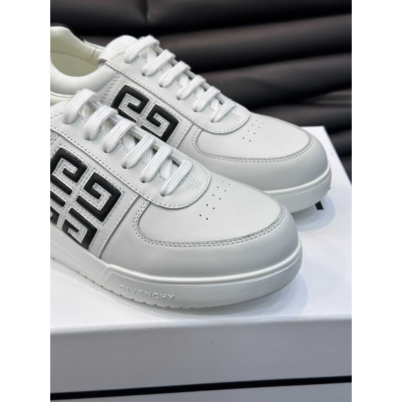 Givenchy G4 Low Top Sneakers Black And White