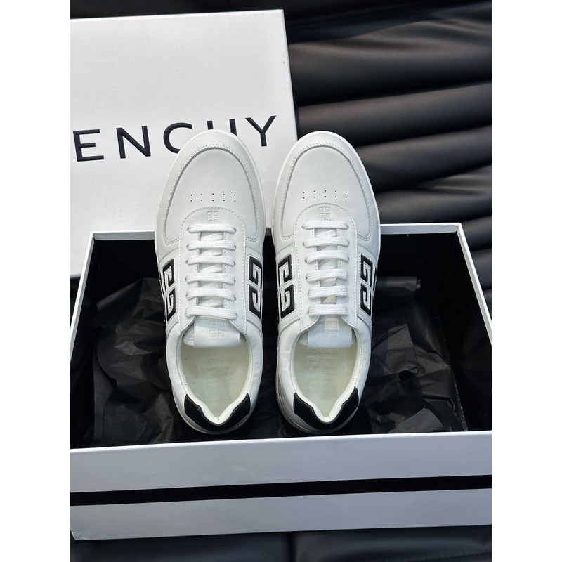 Givenchy G4 Low Top Sneakers Black And White