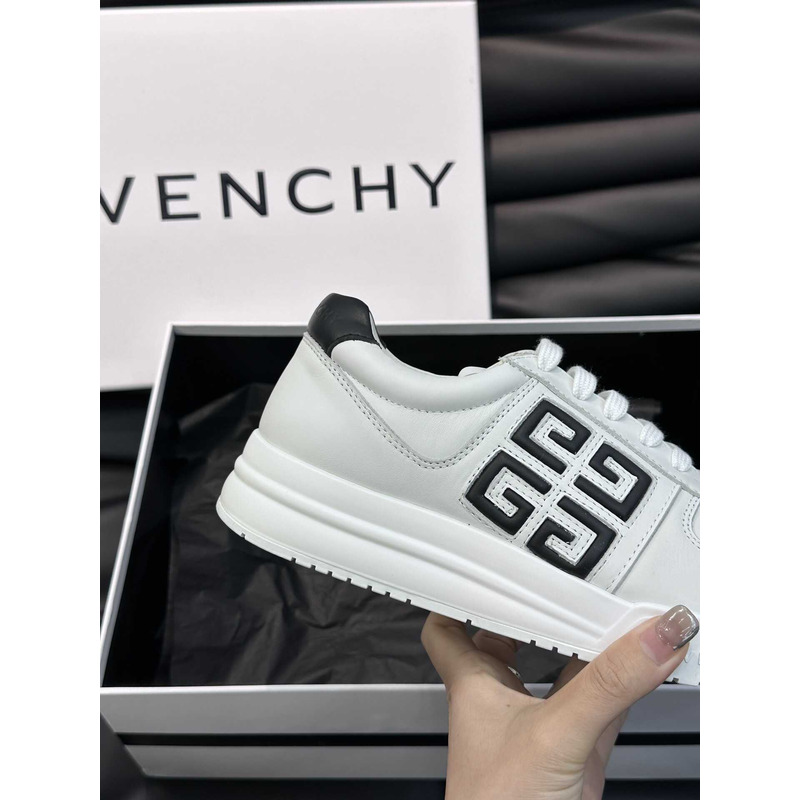 Givenchy G4 Low Top Sneakers Black And White